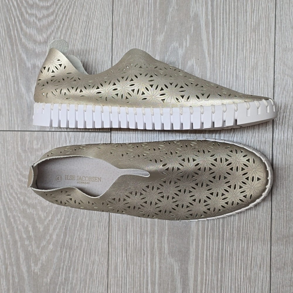 NEW Ilse Jacobsen Tulip Perforated Slip On Sneaker Women Sz 41 Metallic US 10.5